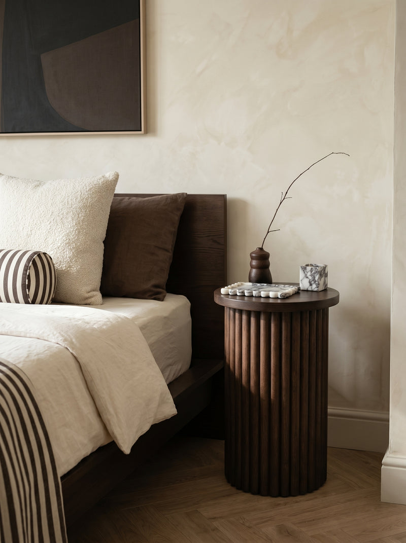 The Rib End Table – Dark Hardwood